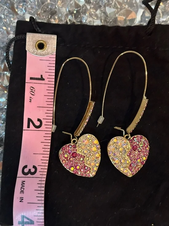 ✨Betsey Johnson Iridescent & Pink Crystal Heart Drop Earrings✨ - Picture 8 of 14